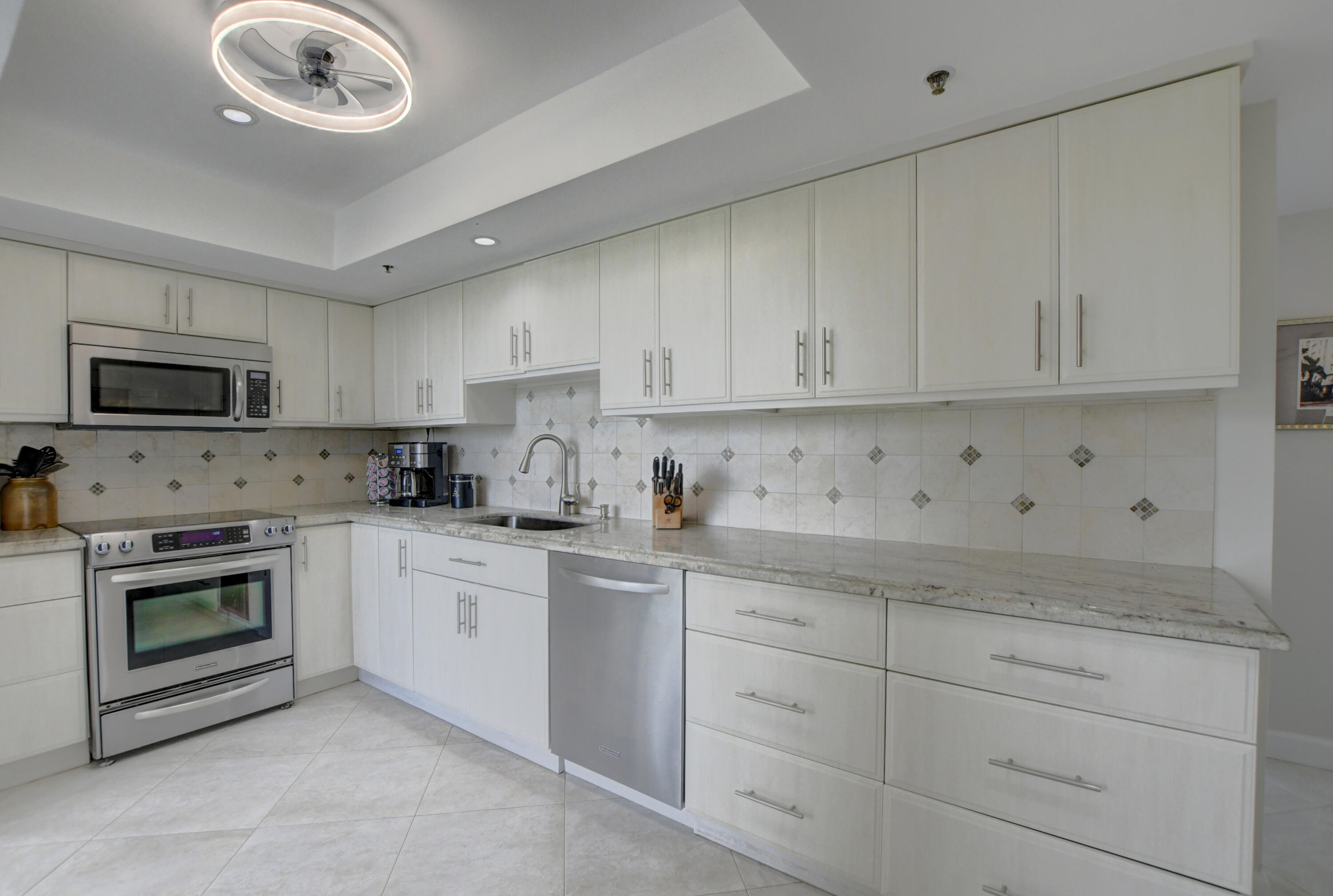 7802 Lakeside Boulevard, Unit 715 Boca Raton, FL 33434 - Photo 4 of 38 09_ebf_1491_2_3_4_5
