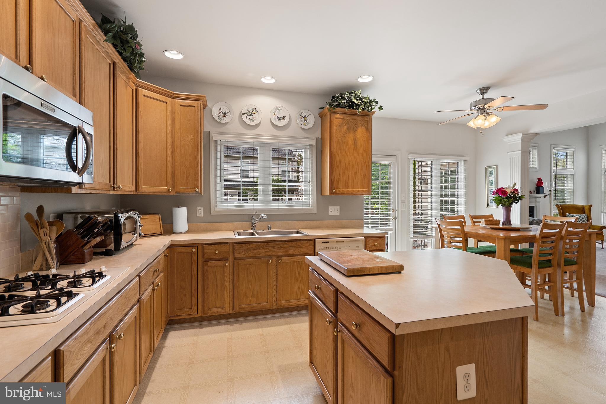 14417 Clubhouse Road Gainesville, VA 20155 - Photo 13 of 67 Gas cooktop