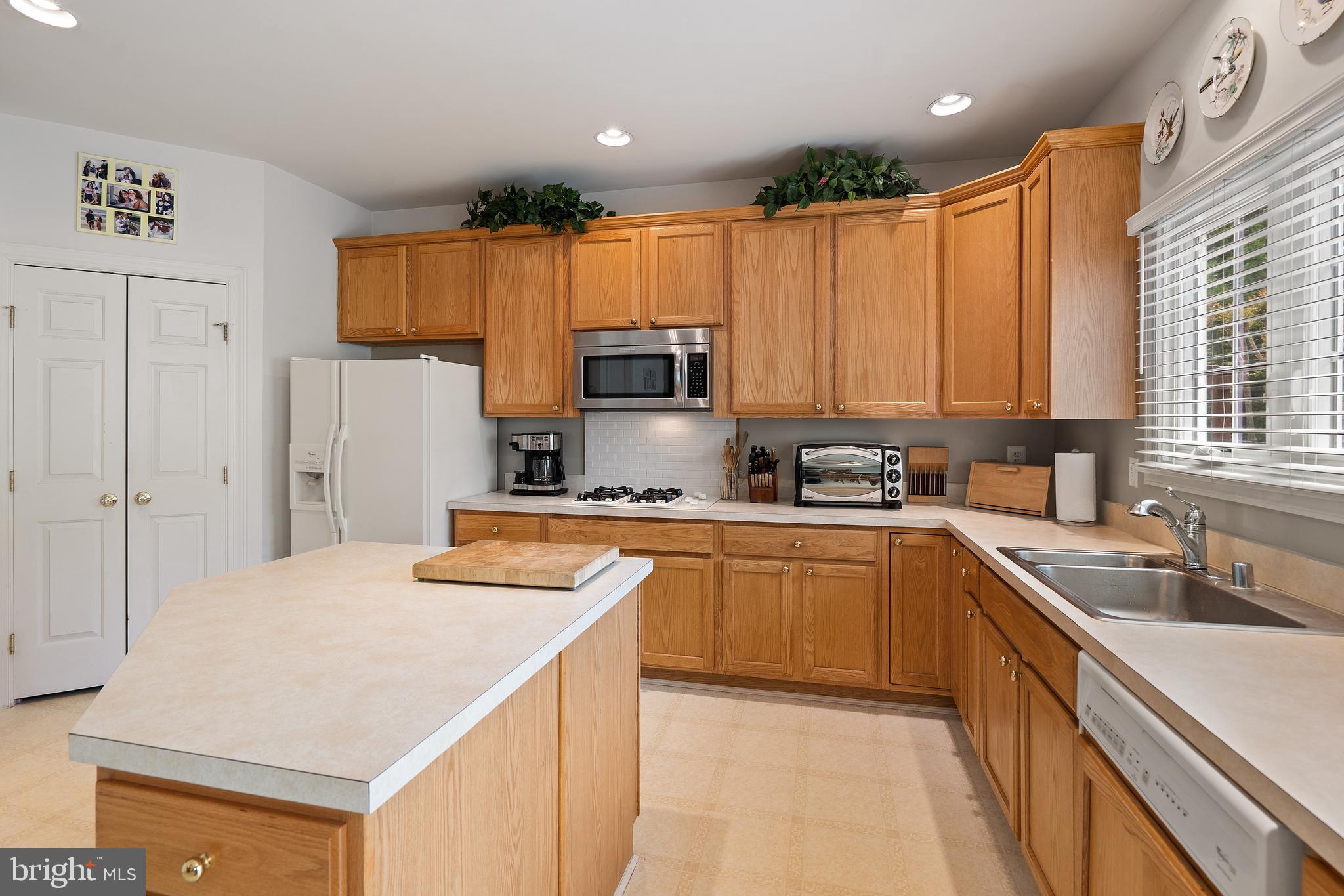 14417 Clubhouse Road Gainesville, VA 20155 - Photo 15 of 67 lots of counter space