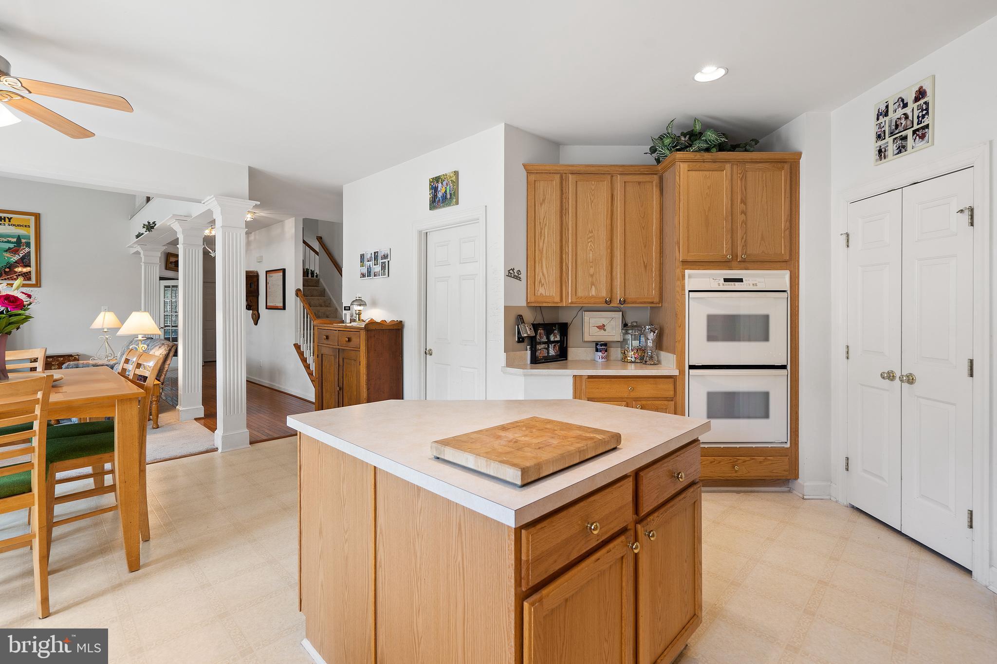 14417 Clubhouse Road Gainesville, VA 20155 - Photo 16 of 67 Double oven and electronics station