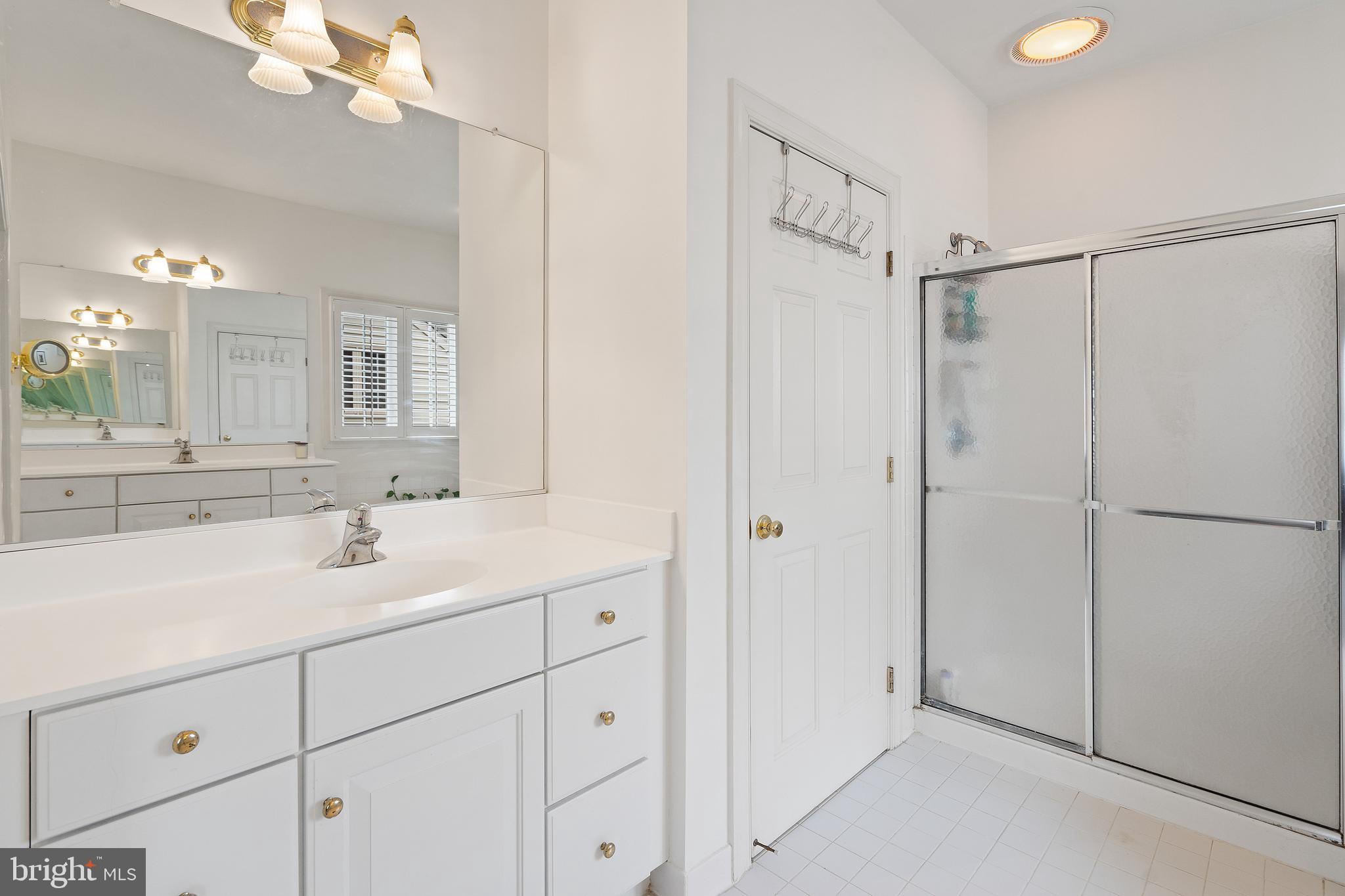 14417 Clubhouse Road Gainesville, VA 20155 - Photo 31 of 67 Opposite side Her and His private sinks