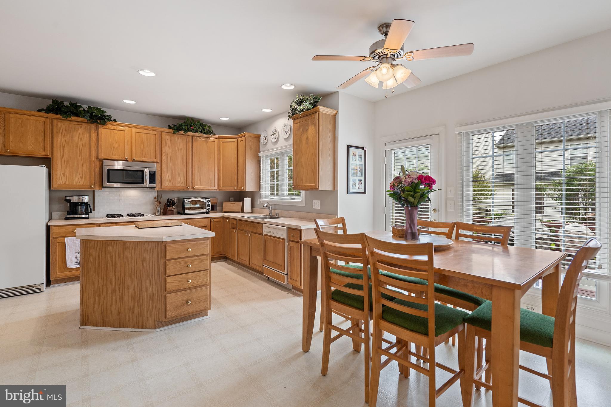 14417 Clubhouse Road Gainesville, VA 20155 - Photo 10 of 67 Eat-in kitchen area