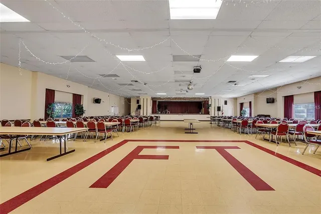 a view of livingroom with furniture