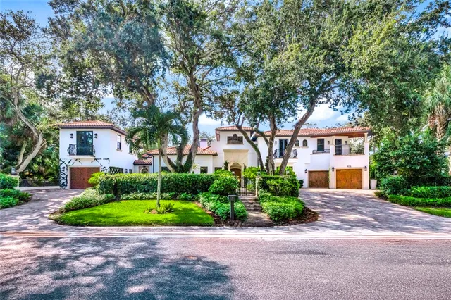 $4,900,000 | 906 Seagrape Lane, Vero Beach, FL 32963
