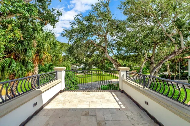 $4,900,000 | 906 Seagrape Lane, Vero Beach, FL 32963