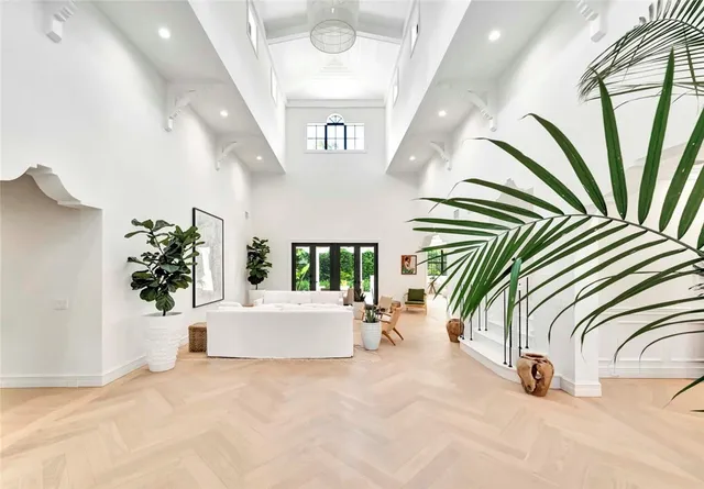 $4,900,000 | 906 Seagrape Lane, Vero Beach, FL 32963