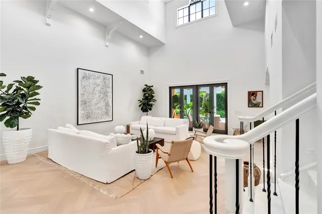 $4,900,000 | 906 Seagrape Lane, Vero Beach, FL 32963