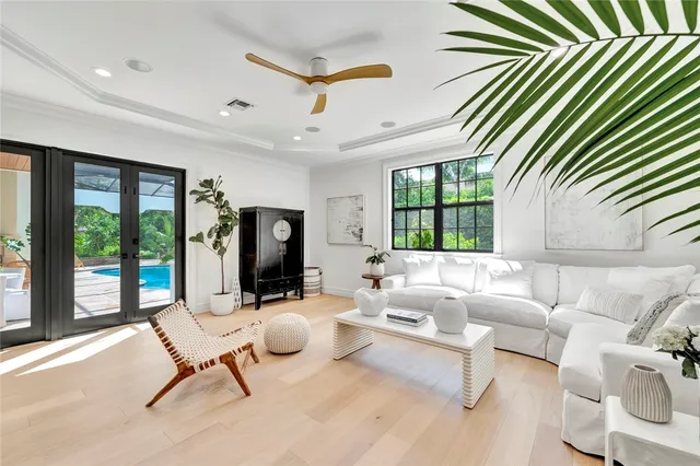 $4,900,000 | 906 Seagrape Lane, Vero Beach, FL 32963