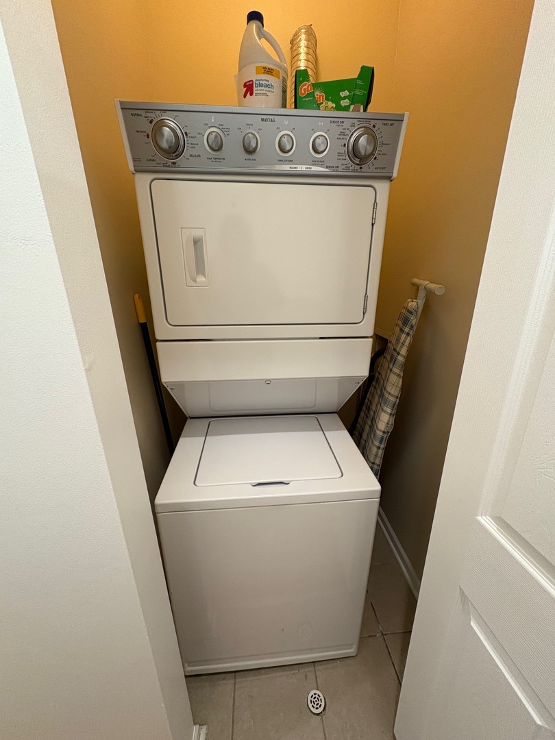 524 West 78th Street, Unit 1 Chicago, IL 60620 - Photo 8 of 9 a utility room with dryer and washer