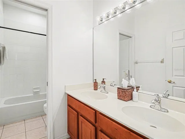 $675,000 | 8443 Sailing Loop, Lakewood Ranch, FL 34202