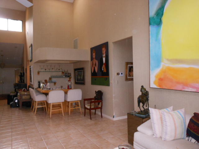 7568 Rexford Road Boca Raton, FL 33434 - Photo 3 of 16 Living Room/ Bar Area