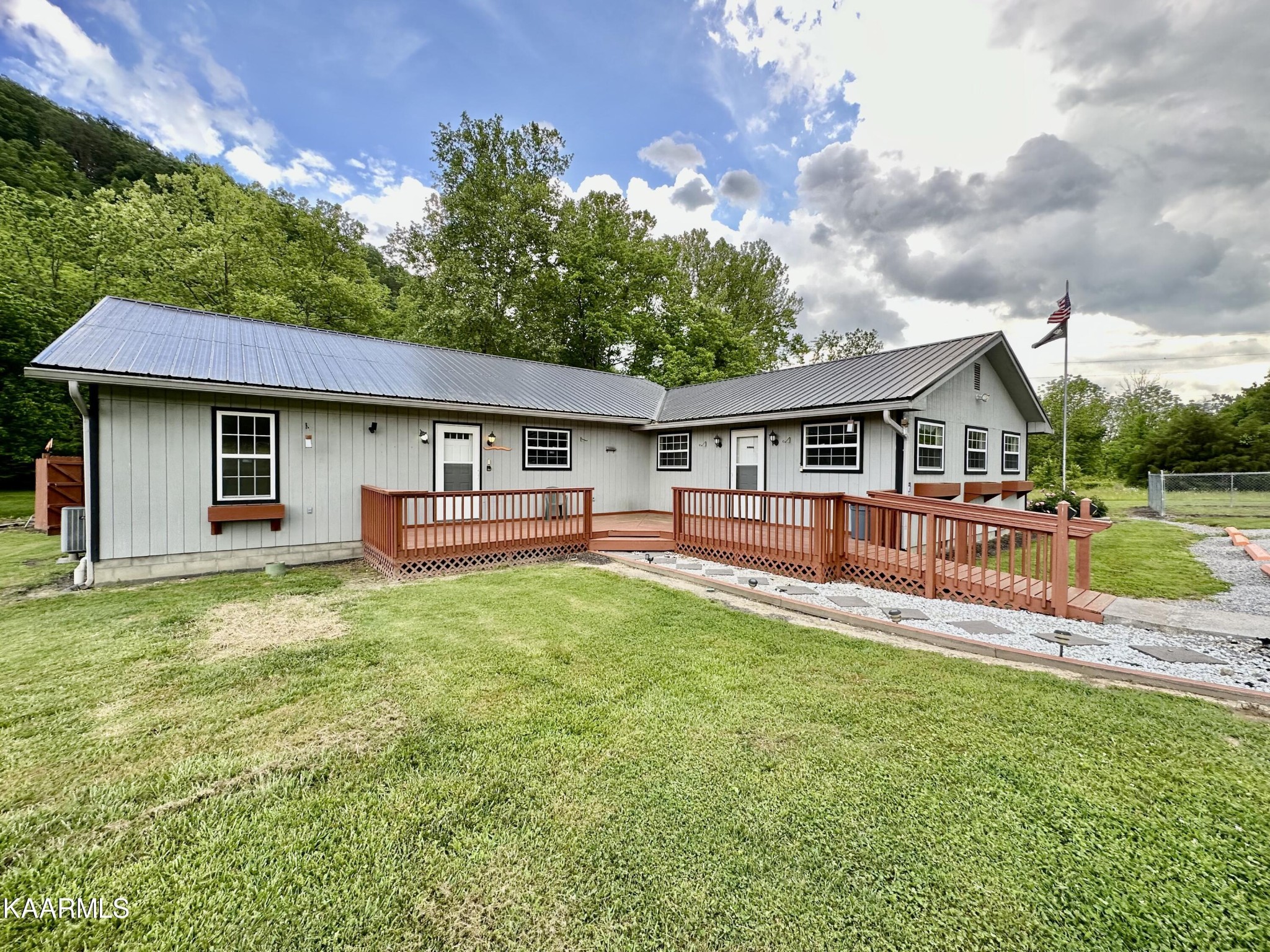 1267 Laurel Bluff Road Kingston, TN 37763 - Photo 2 of 33 Gallery Image 2