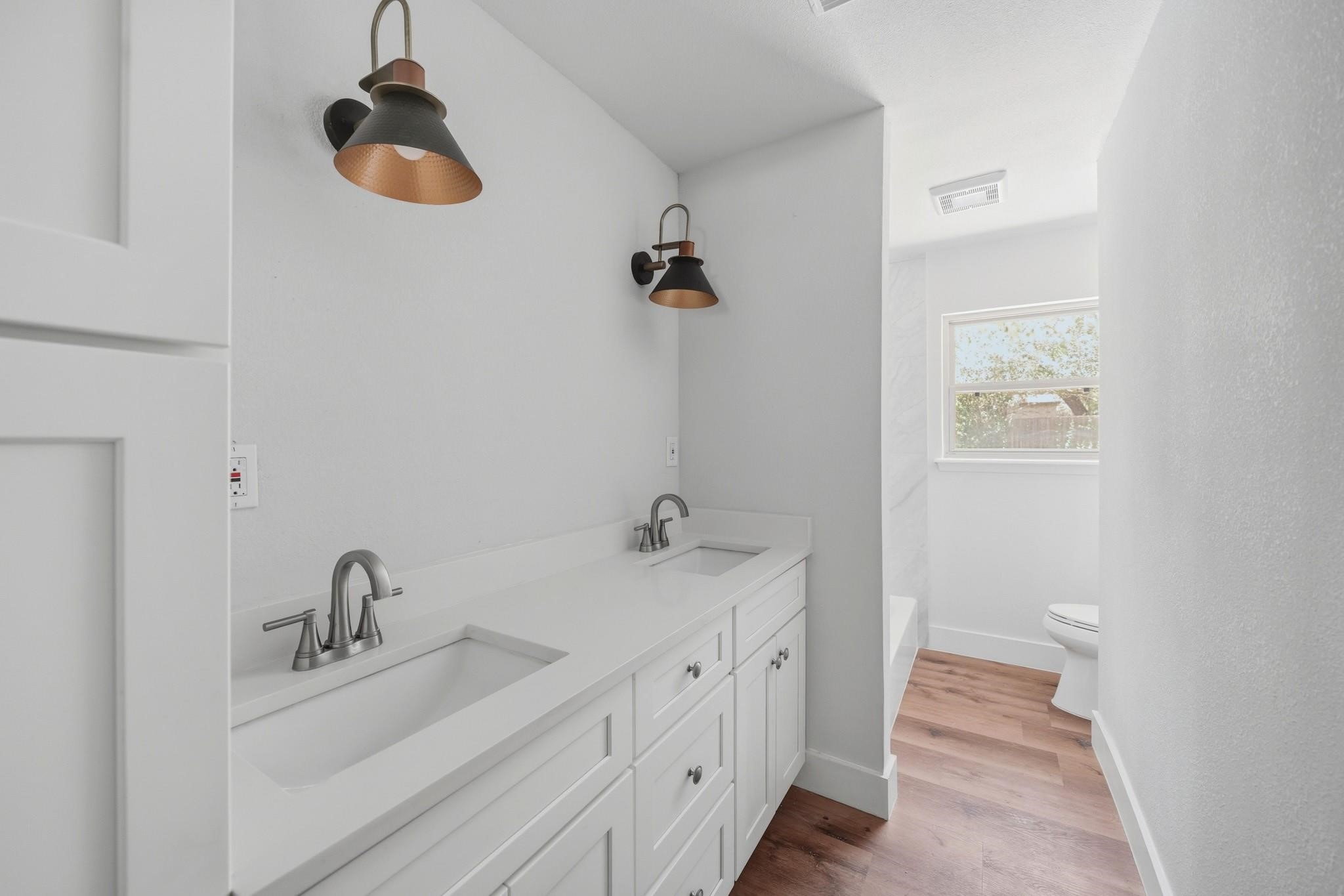 5926 Warm Springs Road Houston, TX 77035 - Photo 11 of 16 Gallery Image 11