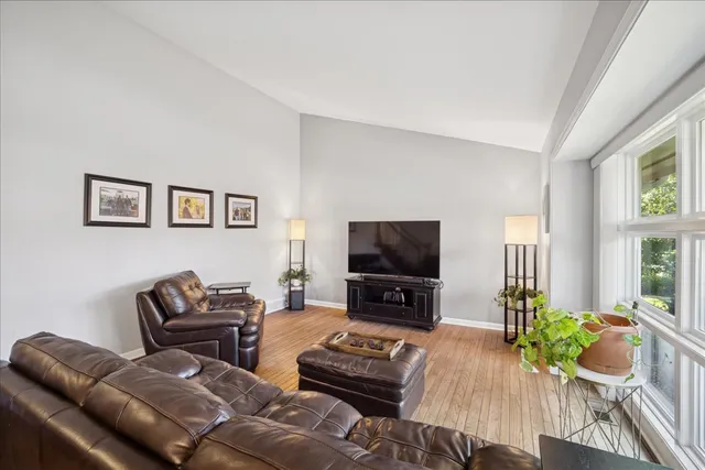 $385,000 | 711 Carriage Hill Drive, Glenview, IL 60025