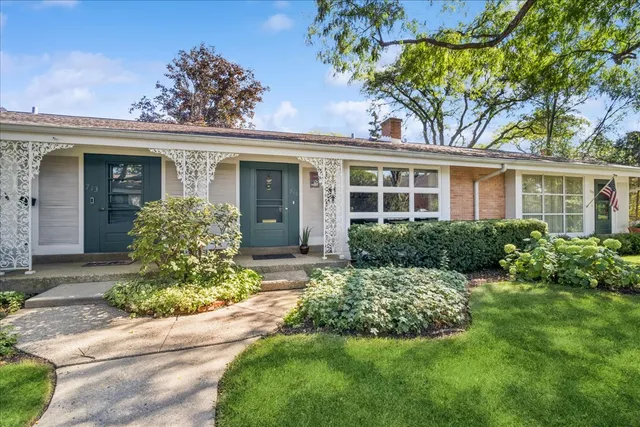$385,000 | 711 Carriage Hill Drive, Glenview, IL 60025