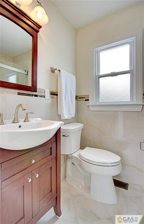 554 Ashland Road Middlesex, NJ 08846 - Photo 17 of 25 Gallery Image 17
