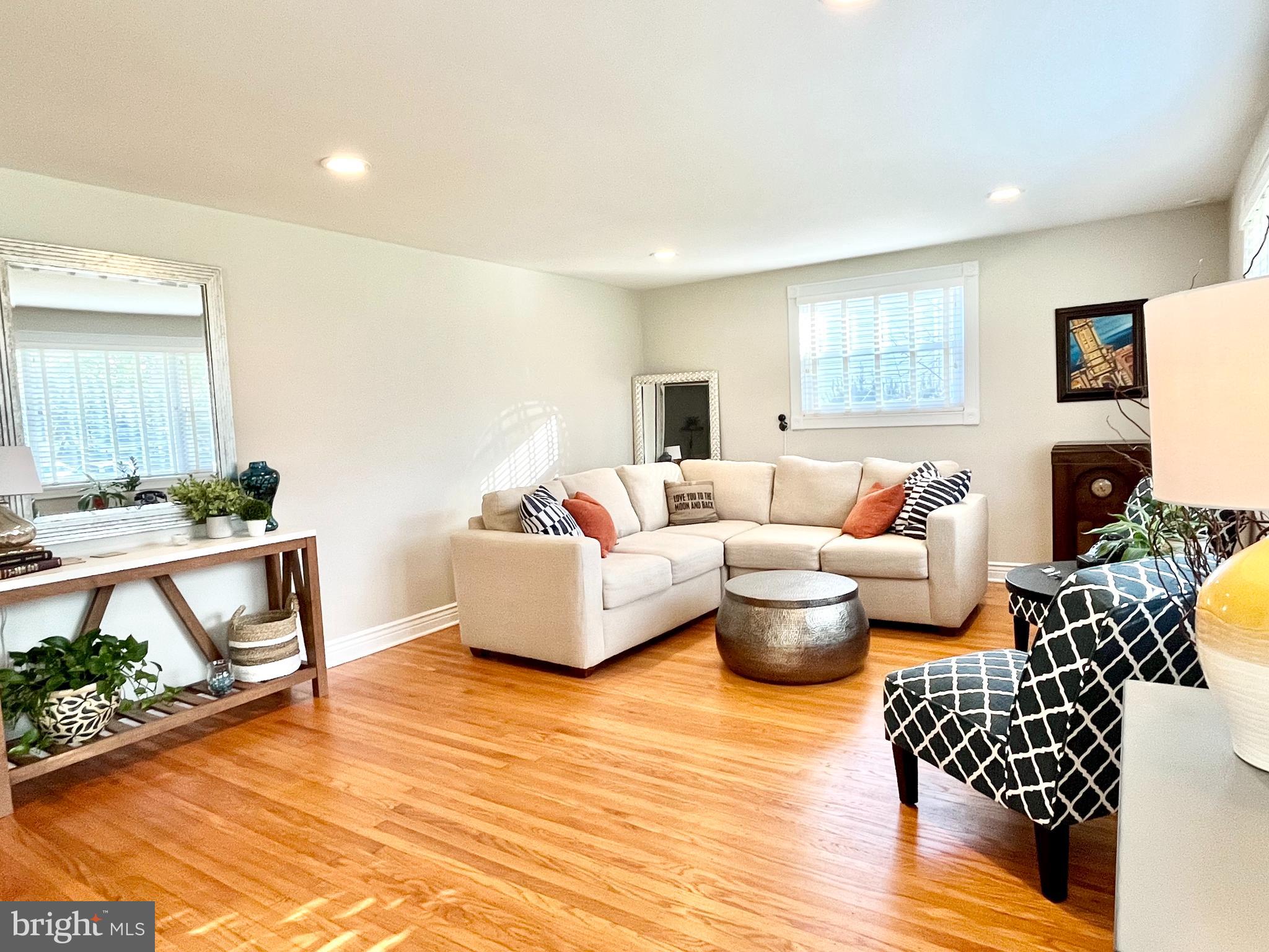 19 Austin Road Yardley, PA 19067 - Photo 3 of 27 LIVING ROOM