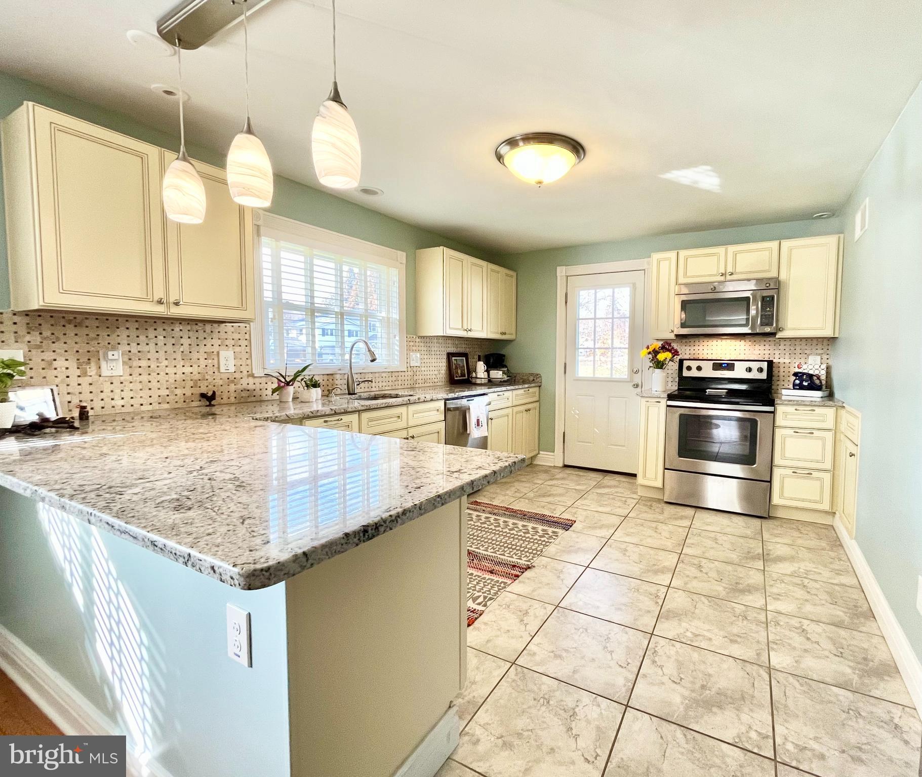 19 Austin Road Yardley, PA 19067 - Photo 8 of 27 KITCHEN