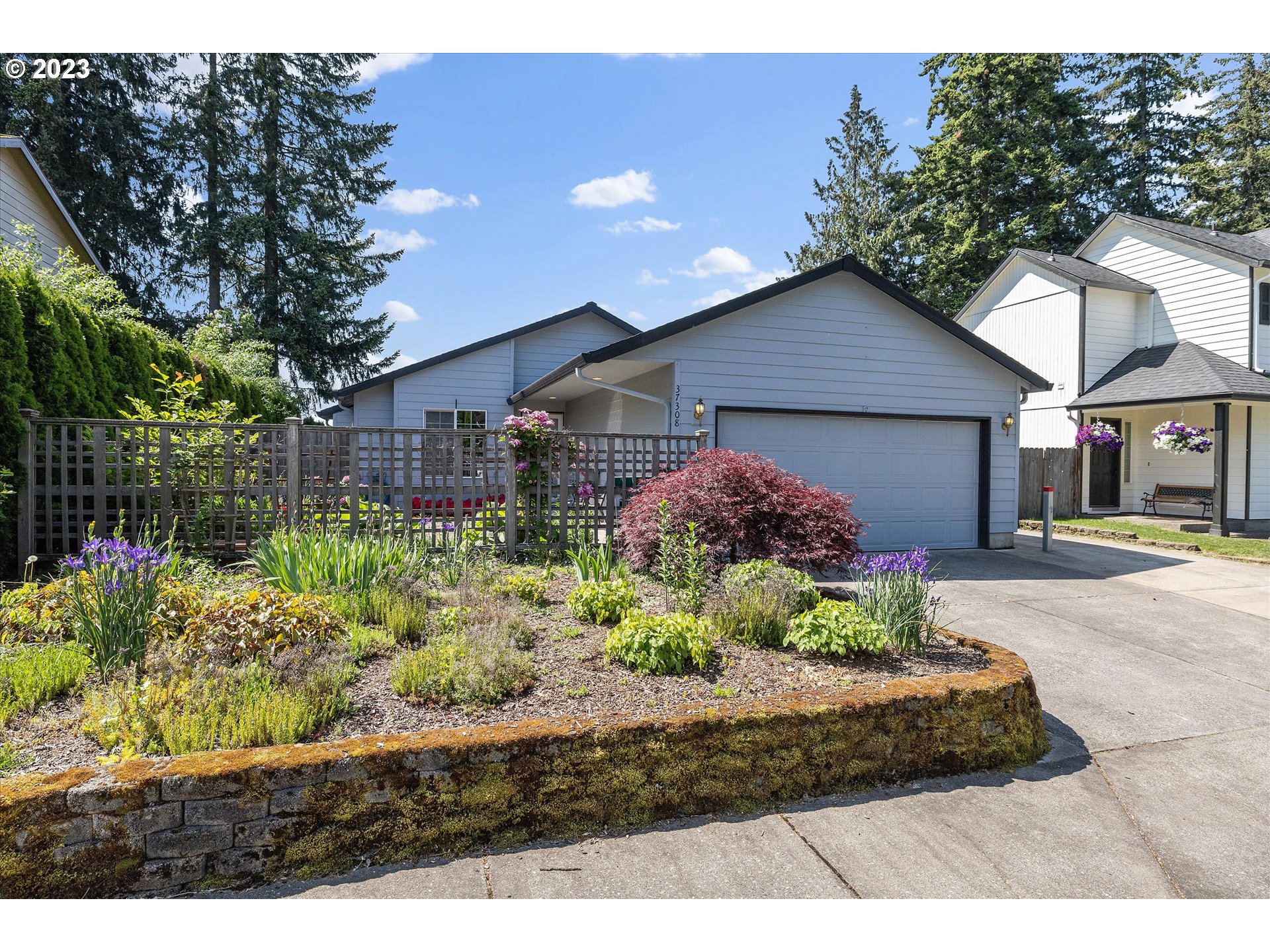 37308 Rachael Drive Sandy, OR 97055 - Photo 1 of 29 a front view of a house with garden