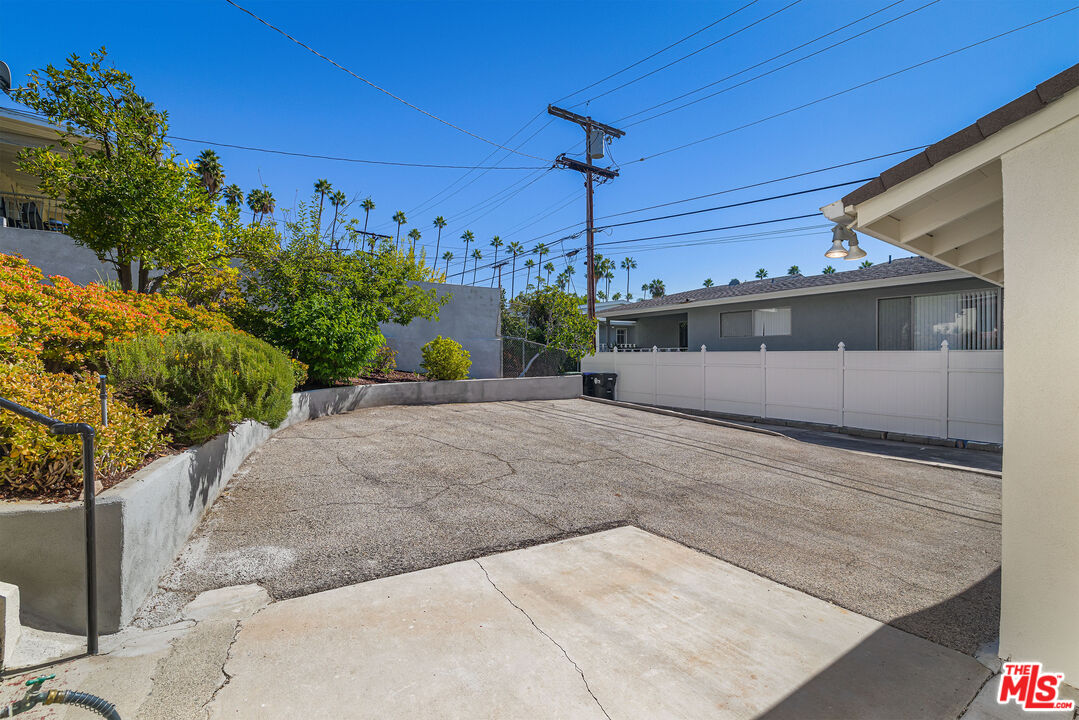 100 East Kenneth Road Glendale, CA 91207 - Photo 15 of 20