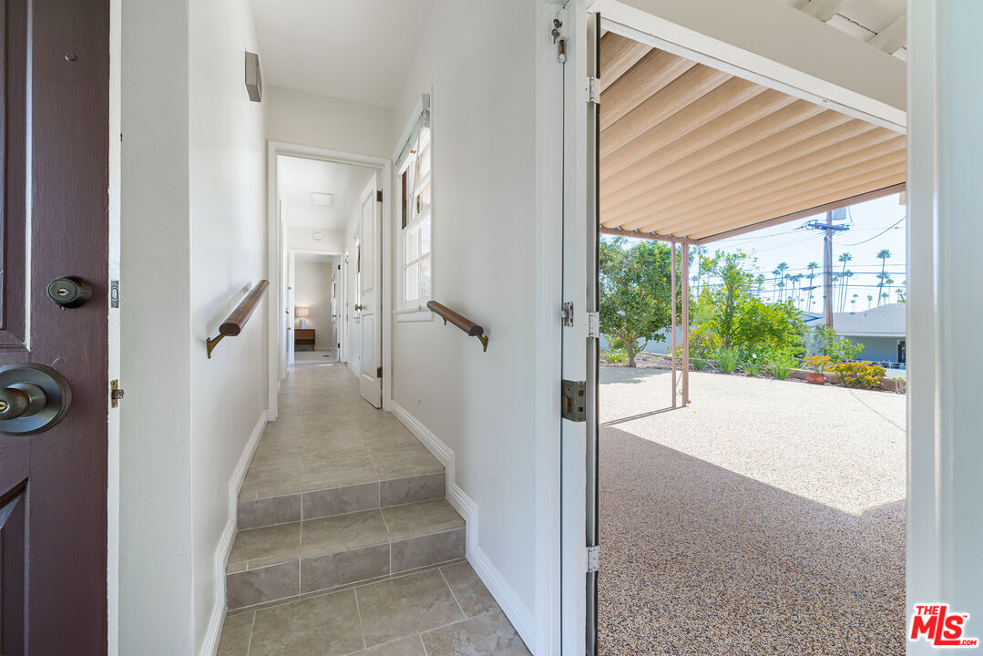 100 East Kenneth Road Glendale, CA 91207 - Photo 4 of 20