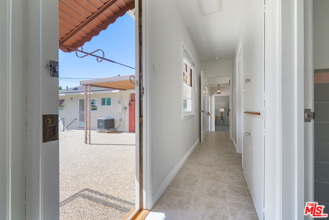 100 East Kenneth Road Glendale, CA 91207 - Photo 6 of 20