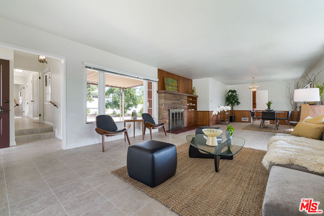 100 East Kenneth Road Glendale, CA 91207 - Photo 9 of 20