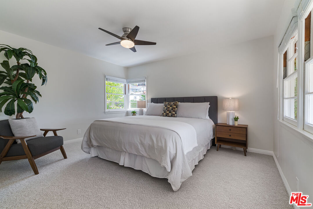 100 East Kenneth Road Glendale, CA 91207 - Photo 10 of 20