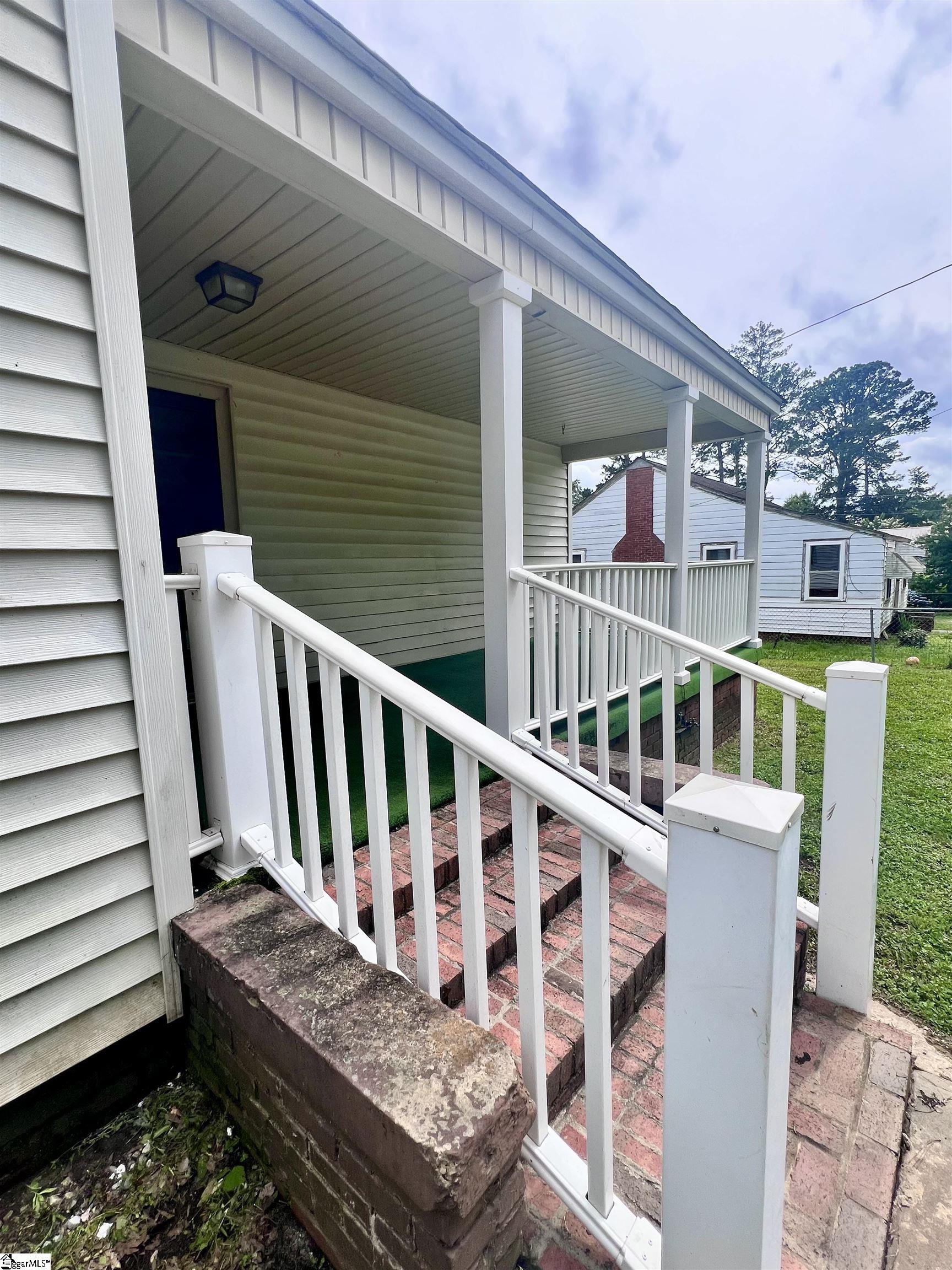 803 Milton Road Joanna, SC 29351 - Photo 3 of 19 Gallery Image 3