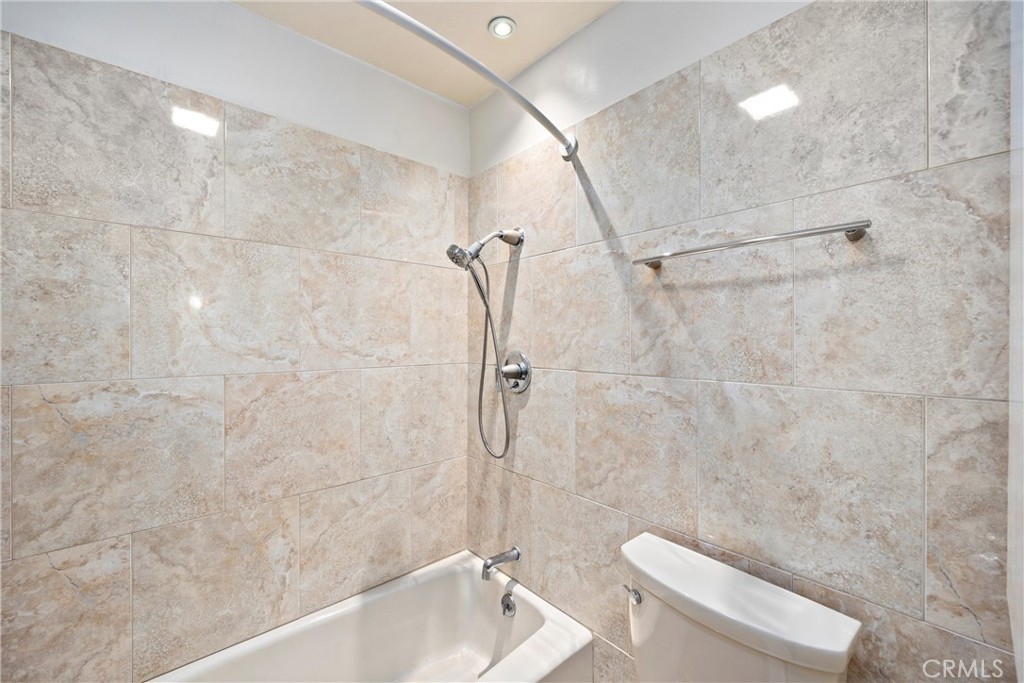 213 Springview Irvine, CA 92620 - Photo 17 of 35