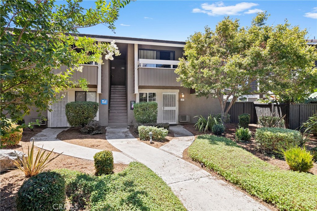 213 Springview Irvine, CA 92620 - Photo 5 of 35