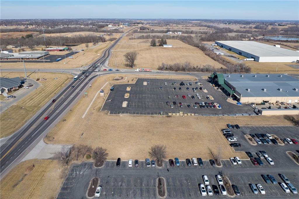 1305 South Riverside Road St. Joseph, MO 64507 - Photo 2 of 8