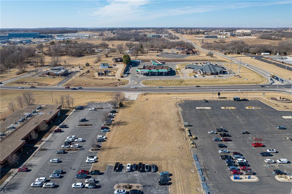 1305 South Riverside Road St. Joseph, MO 64507 - Photo 3 of 8