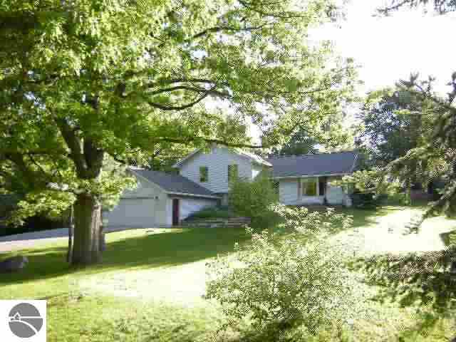 3483 Manchester Road Traverse City, MI 49686 - Photo 2 of 16 1744224-1.JPG