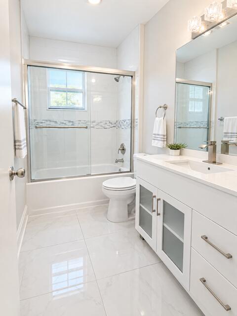 182 Del Rio Boulevard Boca Raton, FL 33432 - Photo 11 of 14 Guest Bathroom