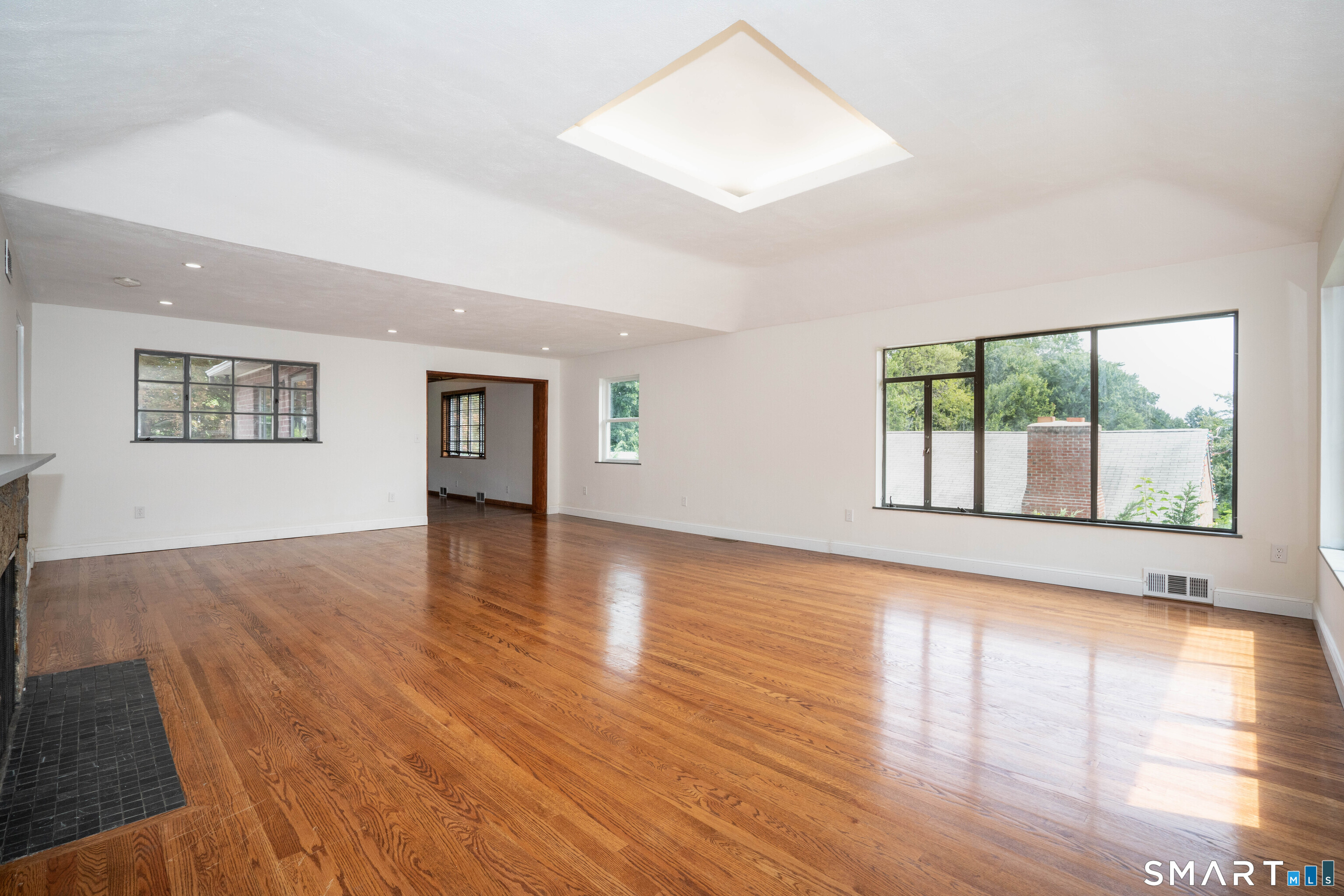 144 Haynes Road West Hartford, CT 06117 - Photo 7 of 32 Gallery Image 7