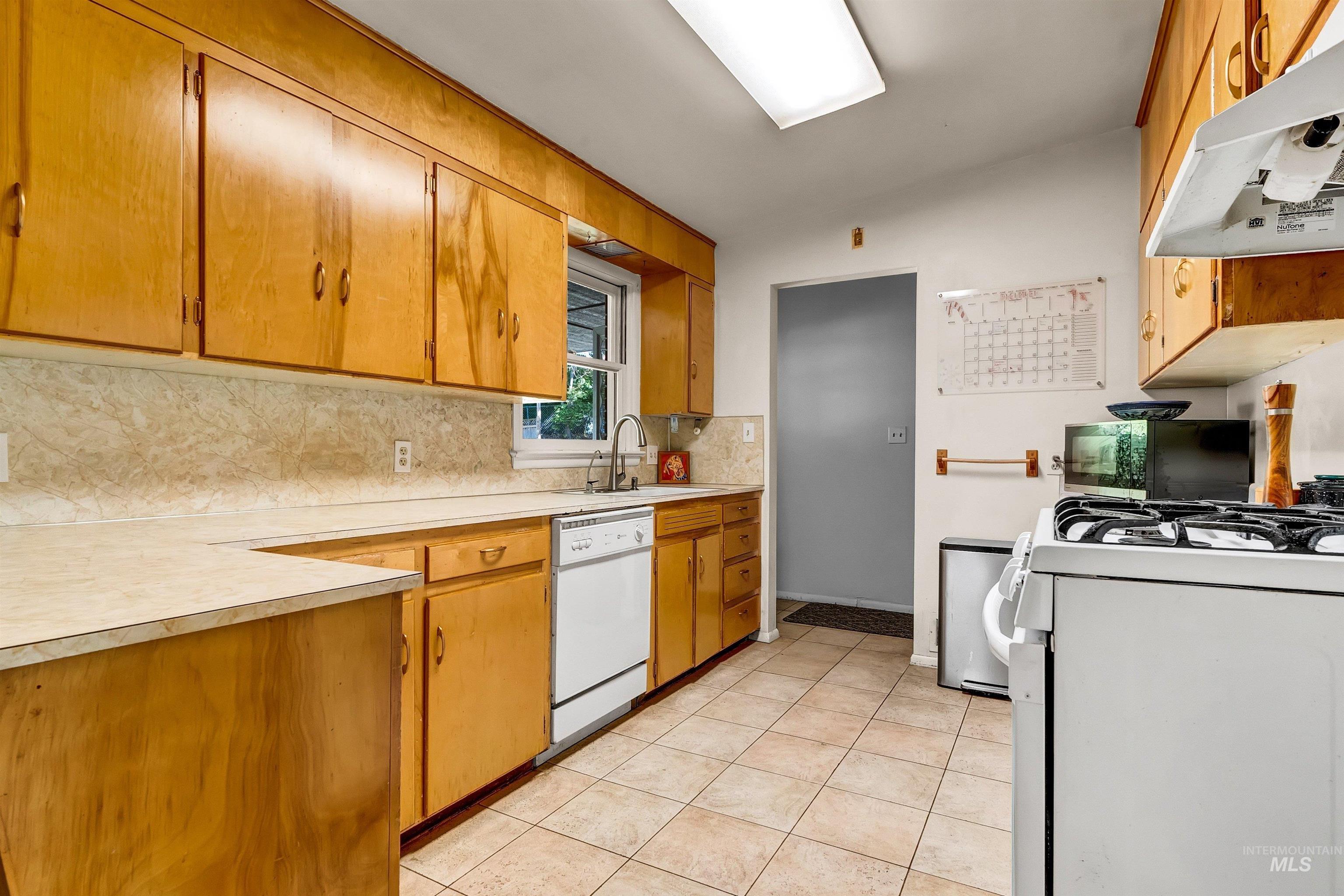 5108 West Hill Road Boise, ID 83703 - Photo 13 of 49