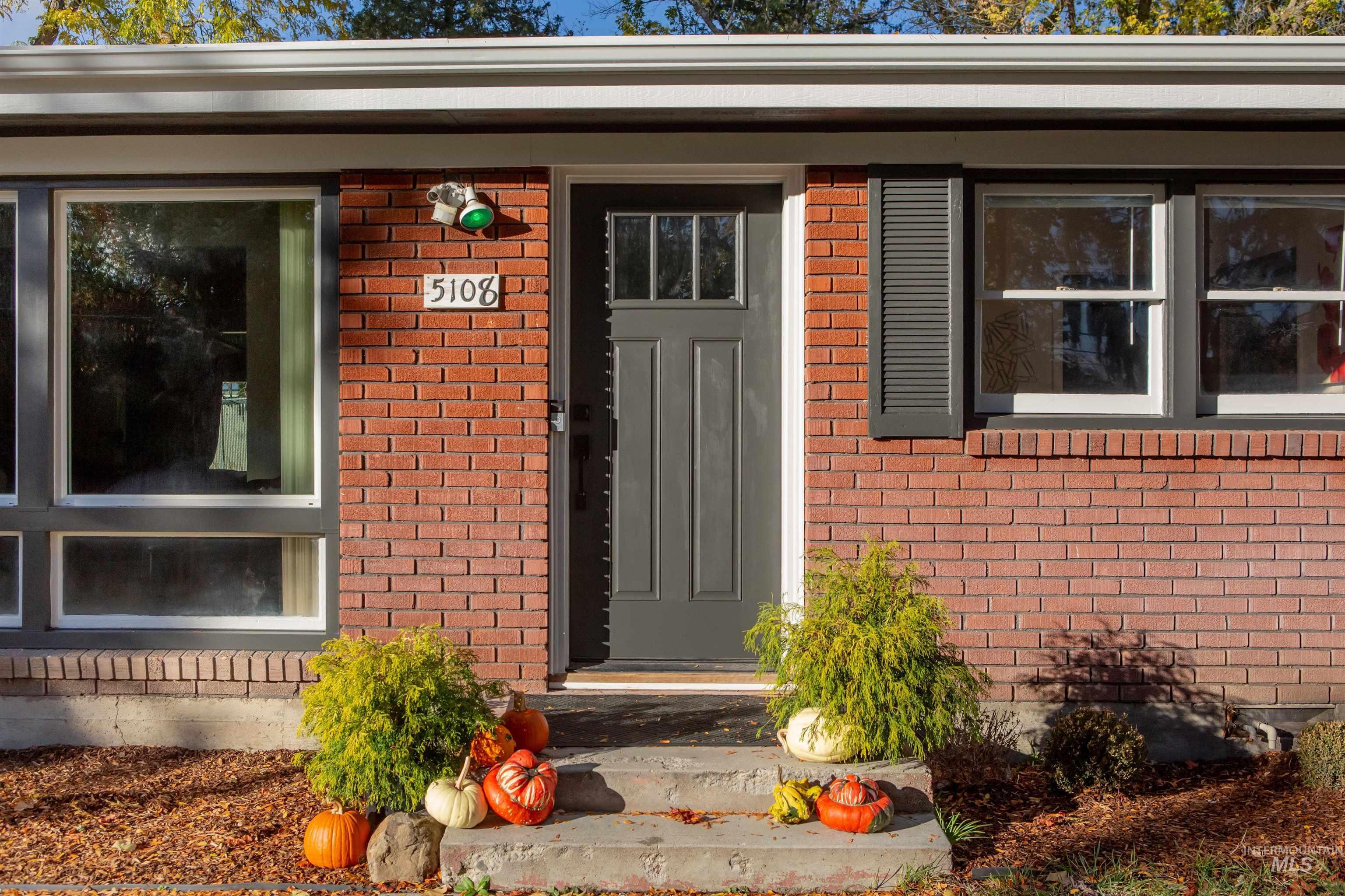 5108 West Hill Road Boise, ID 83703 - Photo 8 of 49