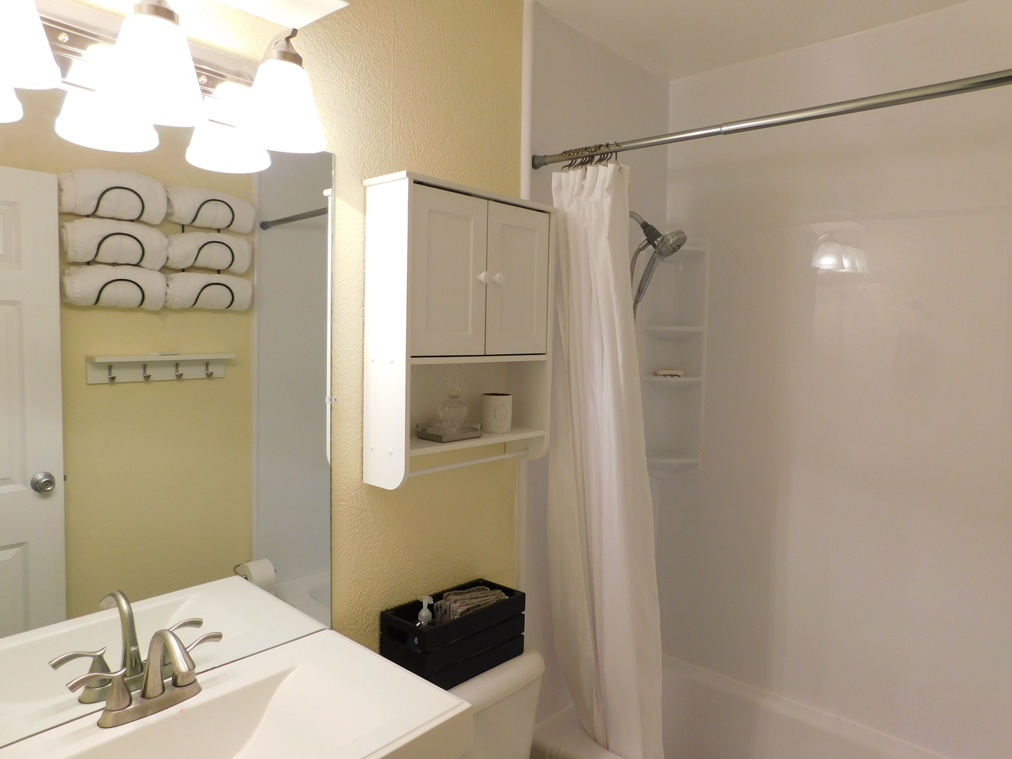 209 Raupp Boulevard Buffalo Grove, IL 60089 - Photo 10 of 13 a bathroom with a sink and mirror