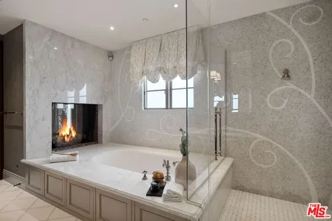 $6,399,000 | 6882 Arizona Avenue, Los Angeles, CA 90045