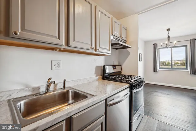 $2,400 | 1300 South Arlington Ridge Road, Unit 705, Arlington, VA 22202