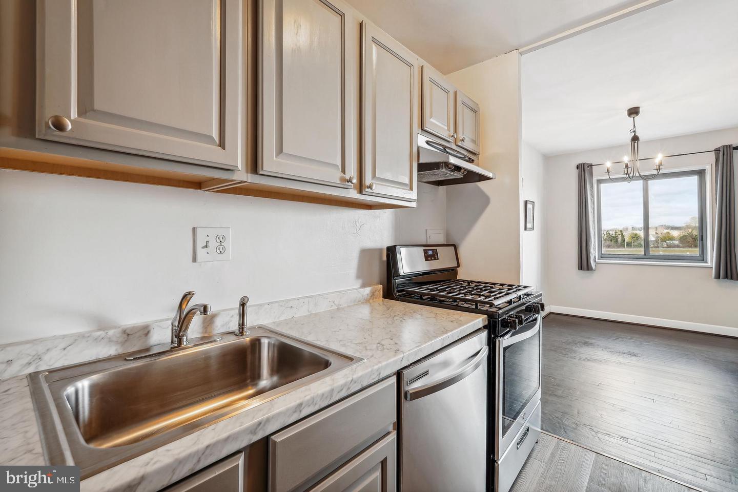 1300 South Arlington Ridge Road, Unit 705 Arlington, VA 22202 - Photo 8 of 18