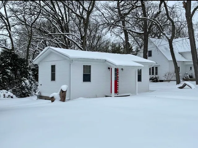 $1,200 | 1182 Linwood Avenue, Valparaiso, IN 46383