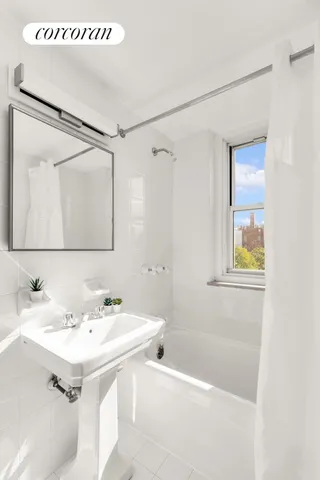 $699,000 | 365 West 20th Street, Unit 7A | Chelsea