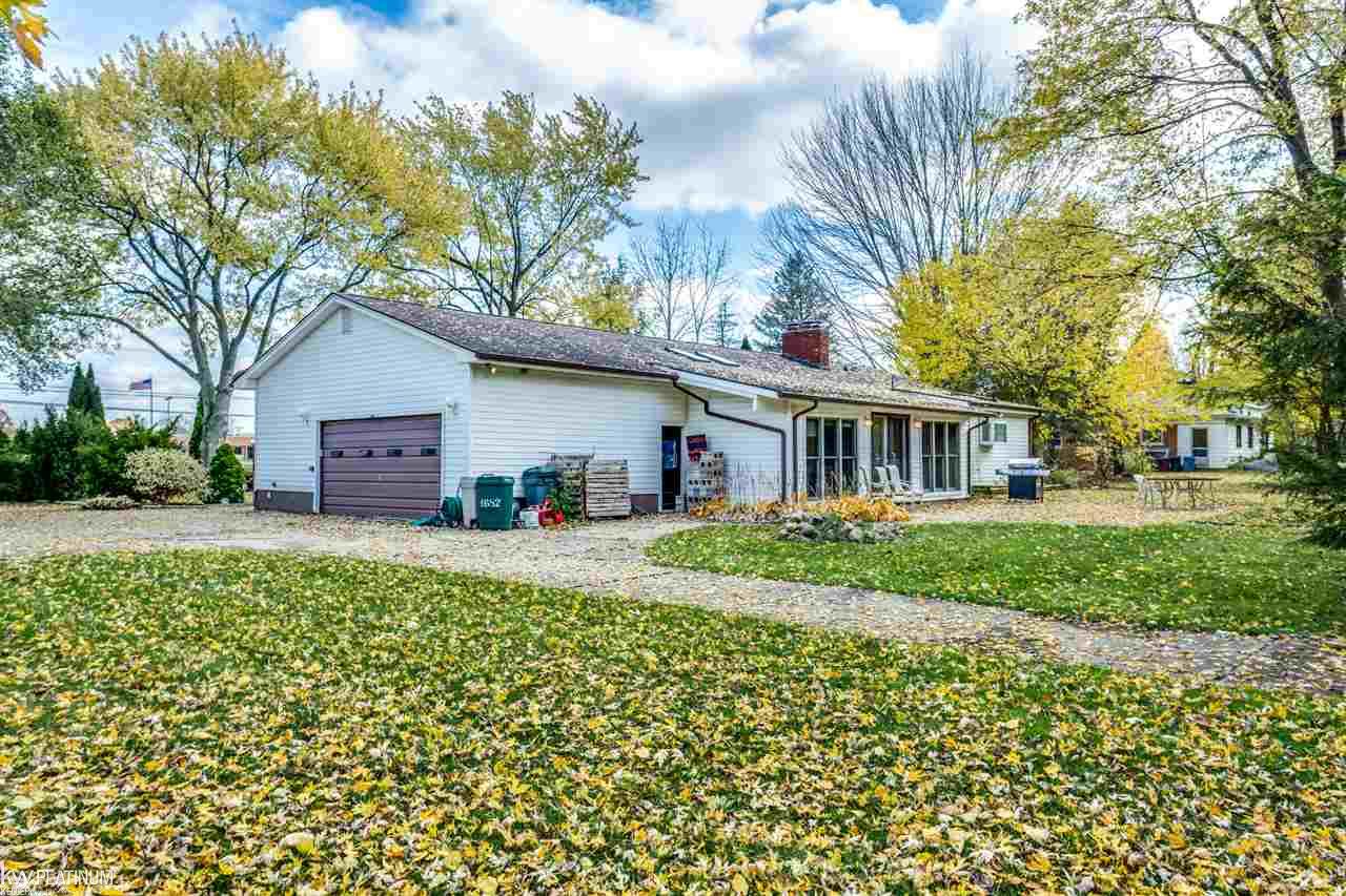 4682 Howland Road Almont, MI 48003 - Photo 6 of 37 31396019-7.JPG