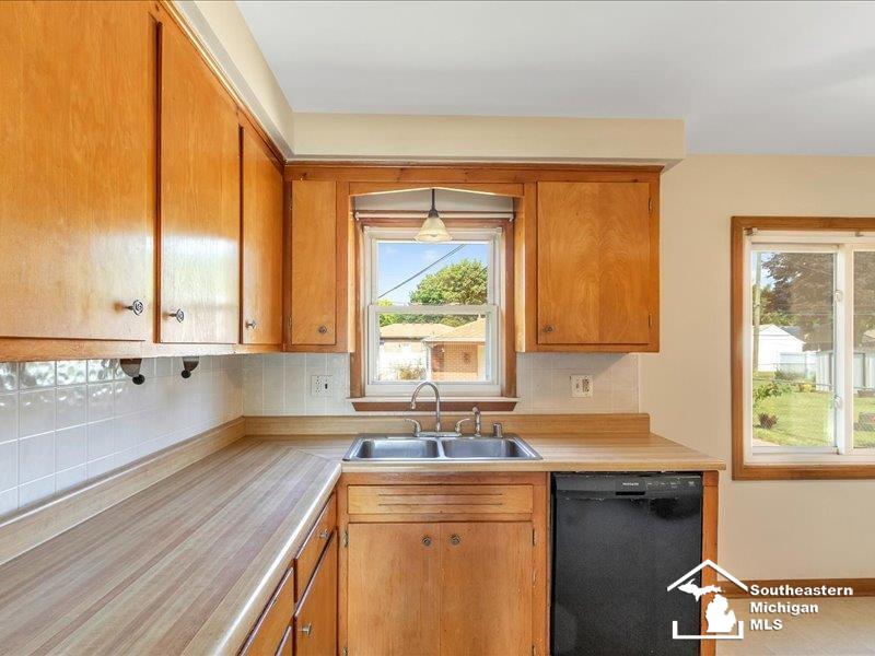 7850 Harding Street Taylor, MI 48180 - Photo 11 of 38
