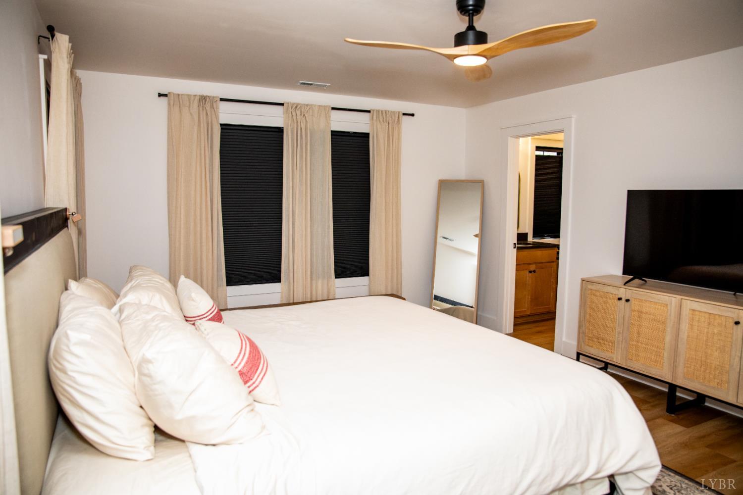 807 Grove Street Bedford, VA 24523 - Photo 18 of 74