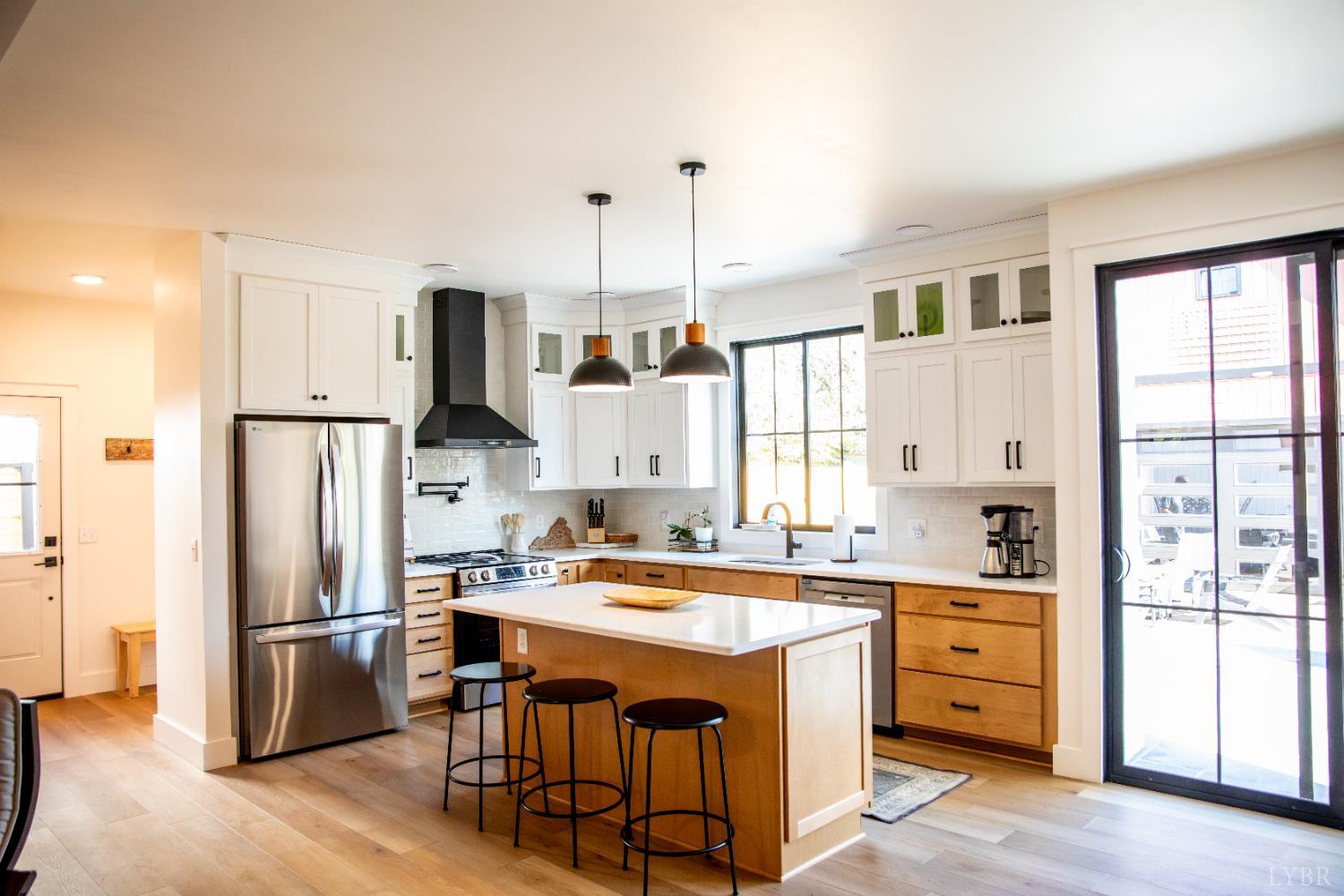 807 Grove Street Bedford, VA 24523 - Photo 3 of 74