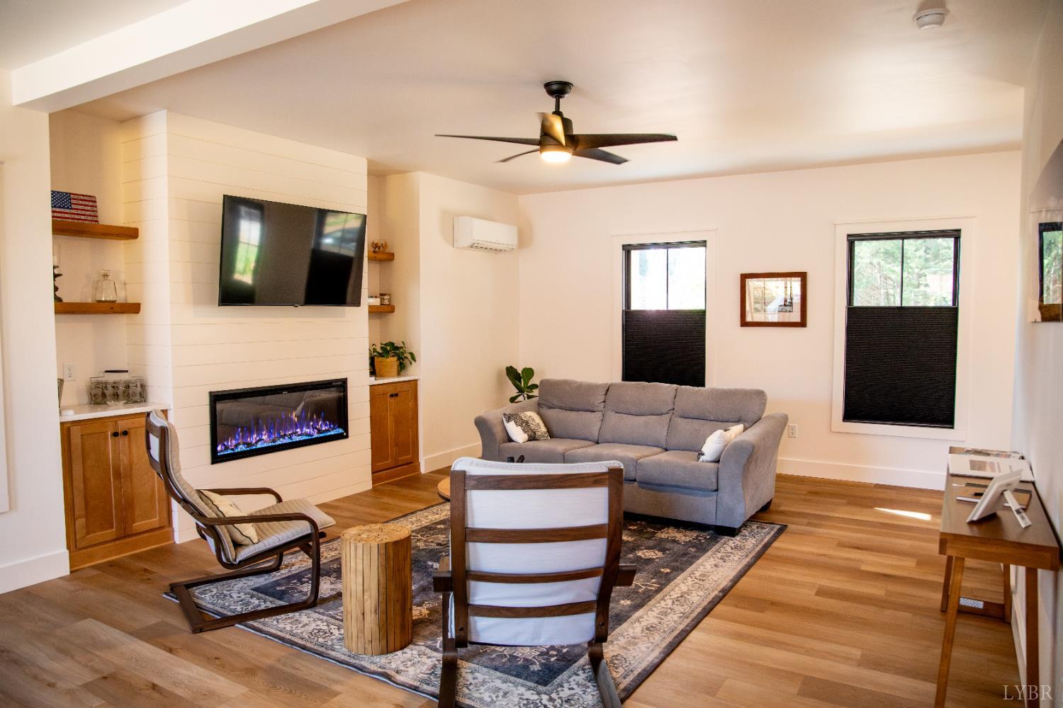 807 Grove Street Bedford, VA 24523 - Photo 5 of 74