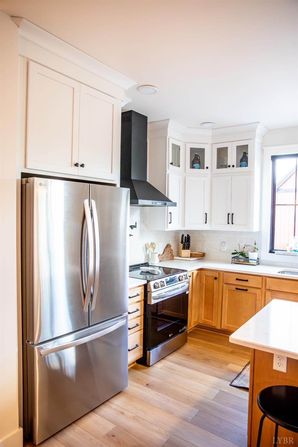 807 Grove Street Bedford, VA 24523 - Photo 9 of 74